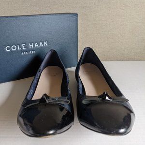 Cole Haan Rosalie Flat II Bow Tie | 9.5 blazer blue / black patent